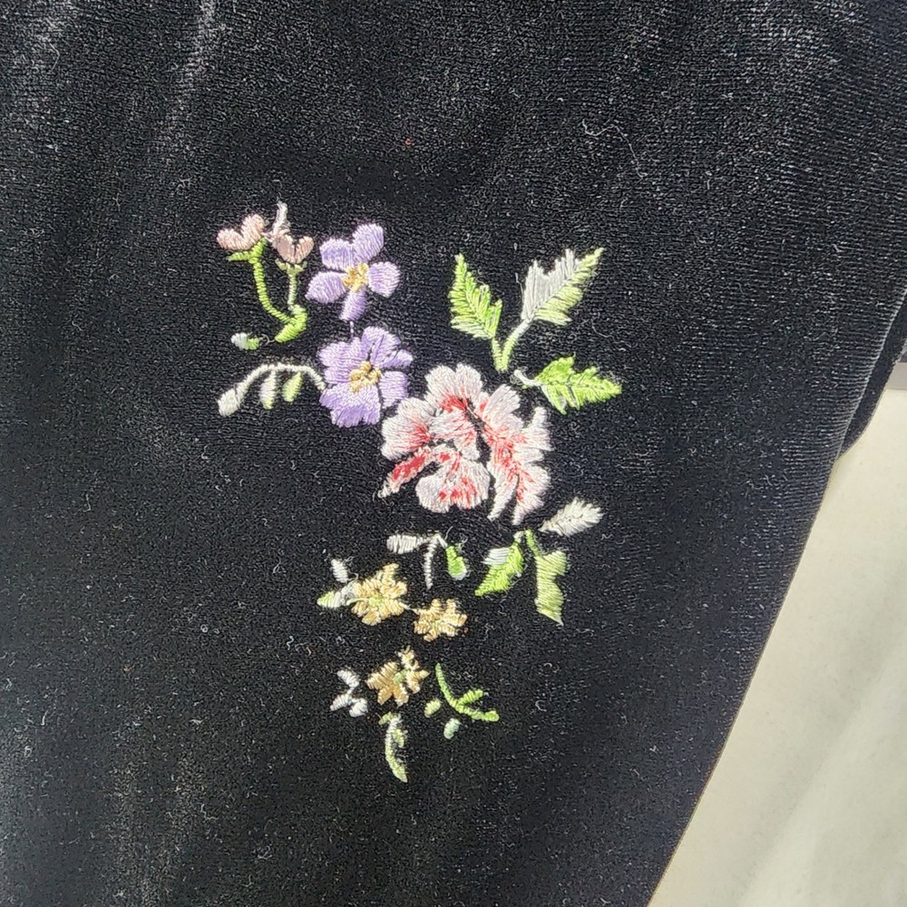 Vintage-Inspired Black Velvet Embroidered Long Robe - Picture 9 of 16